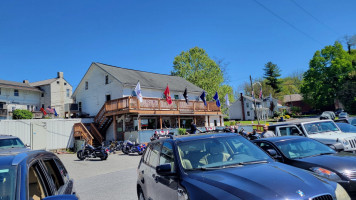 Bainbridge Inn outside