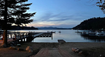 Cavanaugh's Priest Lake outside