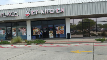 Viet Kitchen outside