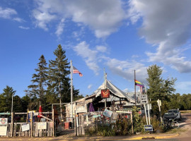 Tom's Burned Down Cafe outside