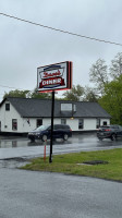 Dave's Diner outside