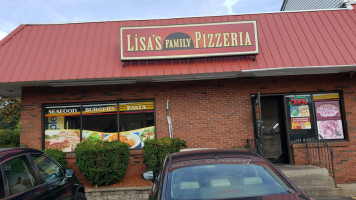 Lisa's Family Pizzeria outside