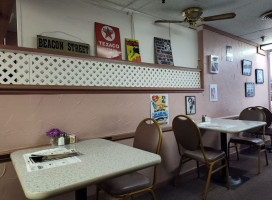 Maxie's Deli inside