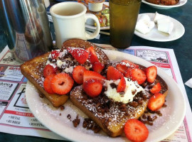 Gus's Keystone Family food