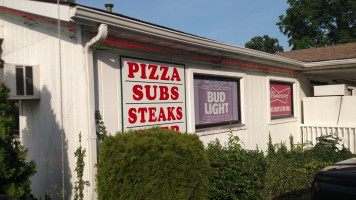 Rock-it Pizza Subs outside