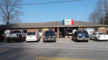 Carniceria Y Tienda La Mxcn outside