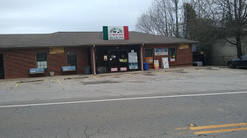 Carniceria Y Tienda La Mxcn outside