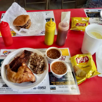 Vanna Country B Que food