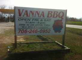 Vanna Country B Que food