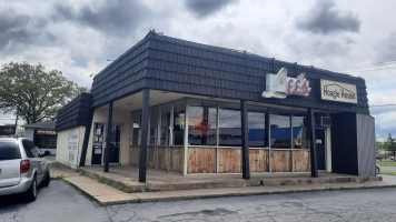 Lee's Hoagie House outside