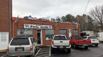 Dawsonville Pool Room outside