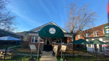 The Cafe At 32 Toccoa (formerly Katz Deli) food