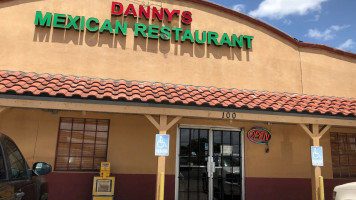 Danny's Mexican outside