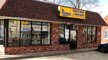 Royal Pizza Roast Beef Seafood outside