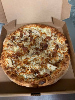 P T's Pizza food