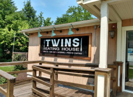 Twins Eating House inside