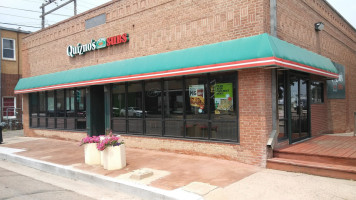 Quiznos outside