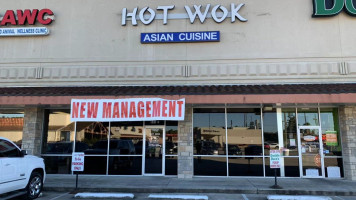 Hot Wok outside