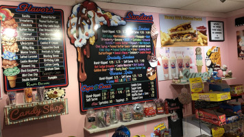 Pop's Malt Shoppe inside