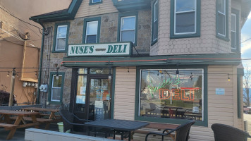 Nuse's Deli inside