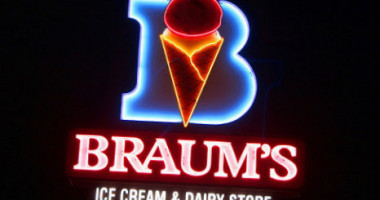 Braum's Ice Cream Dairy Store outside