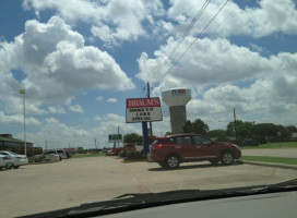 Braum's Ice Cream Dairy Store outside