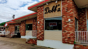 Dobb's Country Kitchen outside