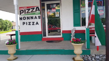 Nonna's Pizzeria inside