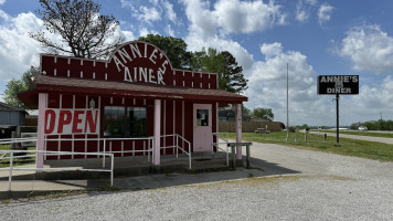 Annie's Diner outside