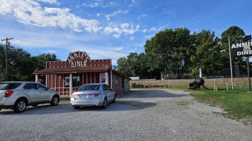 Annie's Diner outside