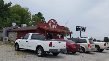 Annie's Diner outside