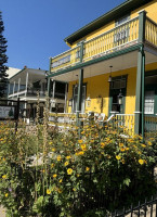 Gold Country Inn outside