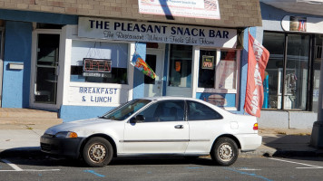 Pleasant Snack Bar food