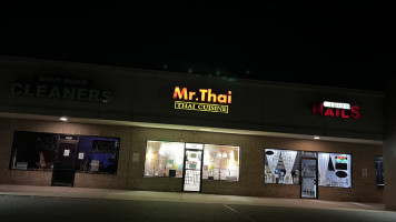 Mr Thai- Thai Cuisine inside