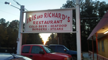 Richard's Discount outside