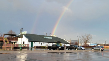 Mangan's Irish Hut outside