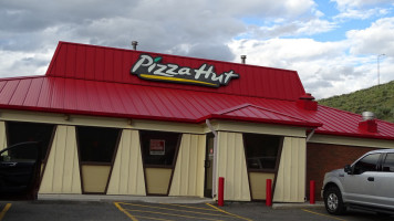 Pizza Hut outside