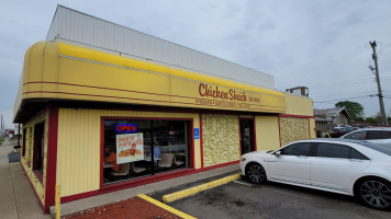 Chicken Shack Lincoln Park outside