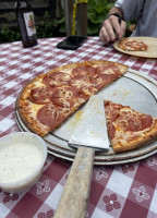 Giovanni's Mountain Pizza food