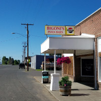 Bigoni's Pizza Barn outside