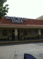 Blue Moon Diner outside