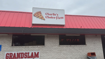 Charlie's Choice Pizza outside