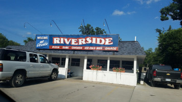 Riverside Pizza food