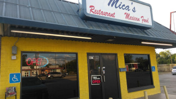 Micas Taqueria outside