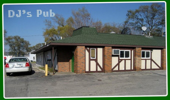 Dj's Pub Grill outside