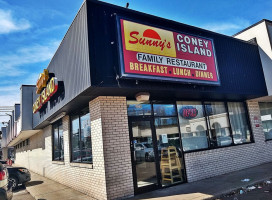 Sunny's Coney Island Family outside