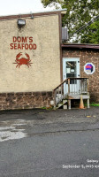 Dom's Seafood outside