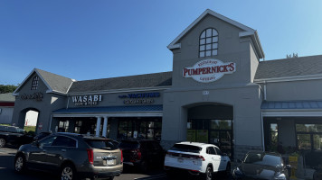 Pumpernick's Deli outside