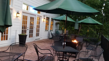 Tryon Inn And Backdoor food