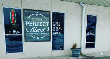 Perfect Blend Coffee House outside